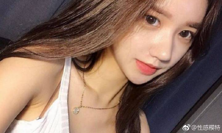 重庆一小镇现“刀片民宿”  最窄处仅56厘米